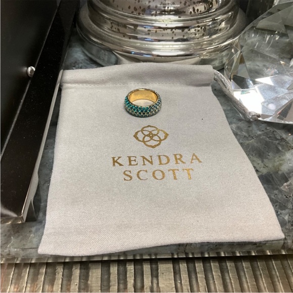 NWOT Kendra Scott Mikki Gold Pave Band Ring in Green/Blue (7) - Picture 3 of 4